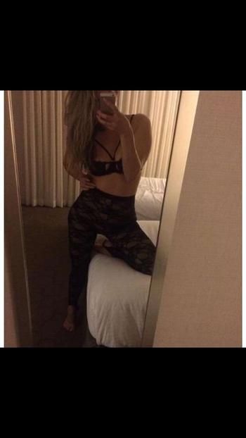 , 22  female escort, Belleville