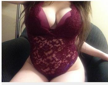 , 21  female escort, Belleville