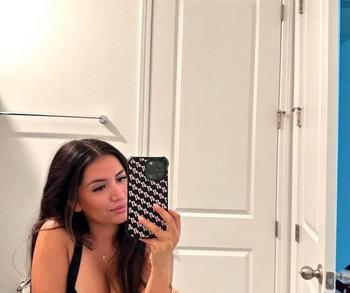 Elfie, 26 Caucasian/White female escort, Belleville